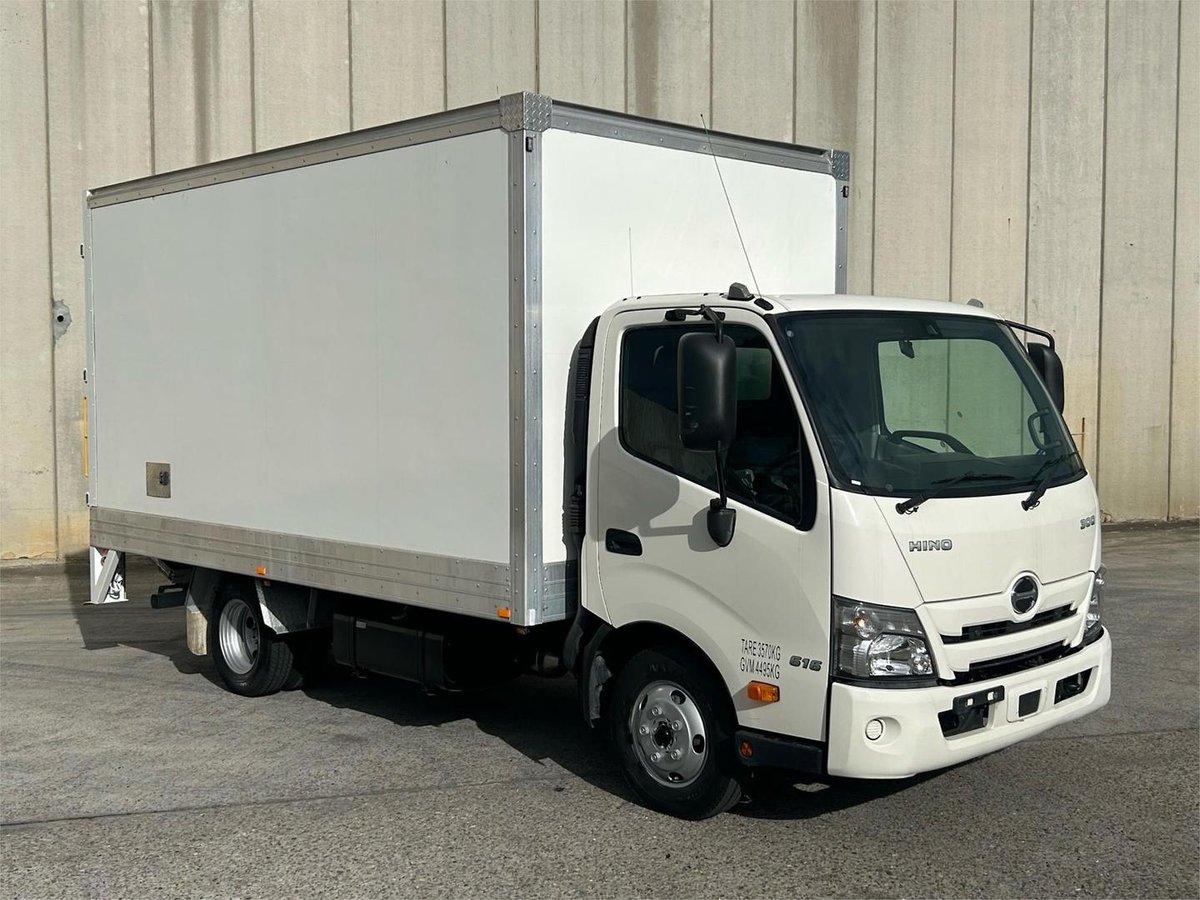 2021 Hino 300 616 image 9