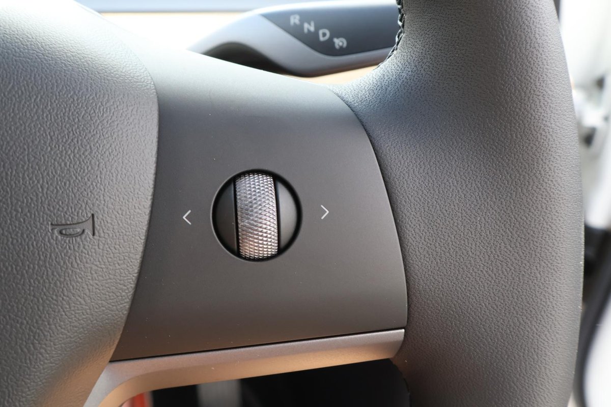 2022 Tesla Model 3 Long Range AWD image 12
