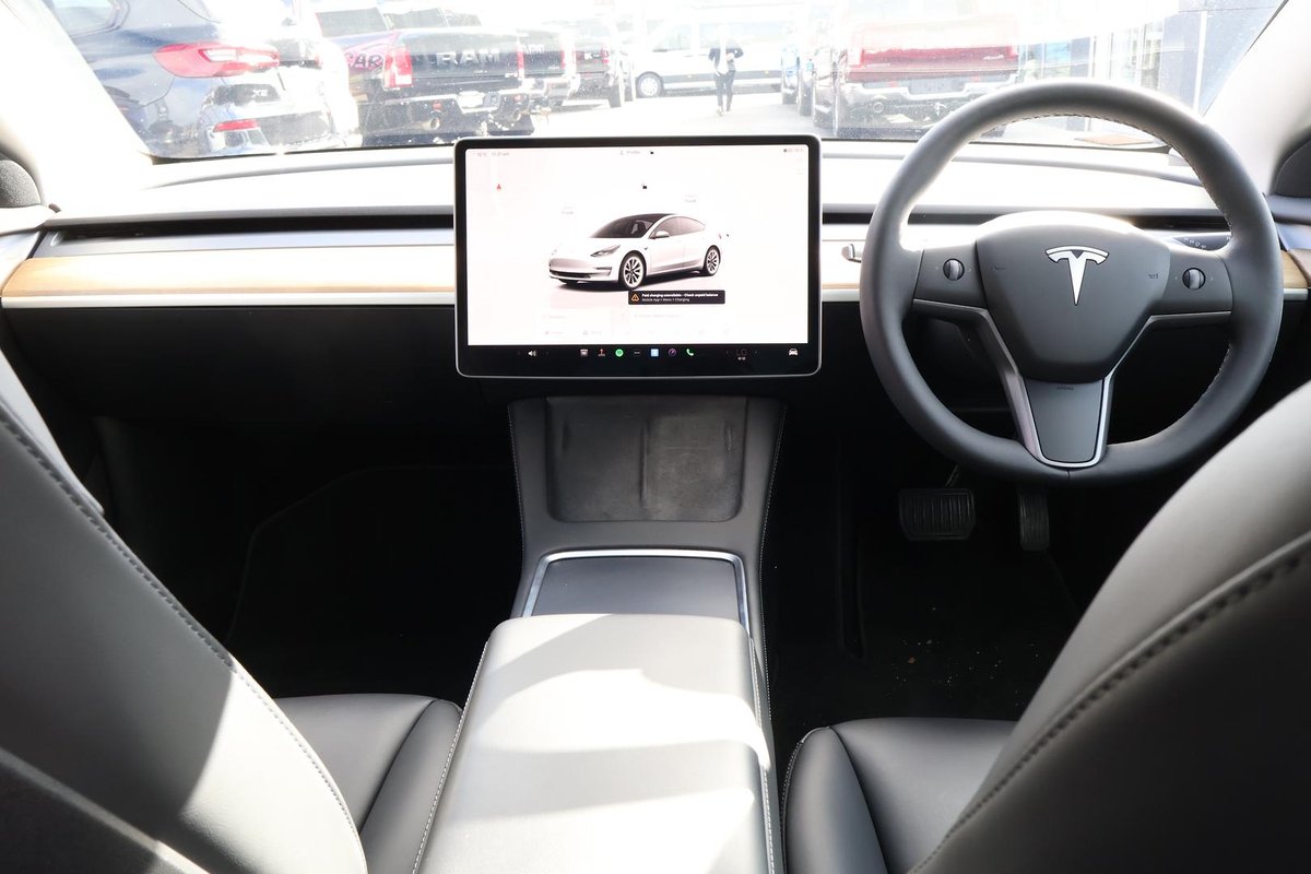 2022 Tesla Model 3 Long Range AWD image 9