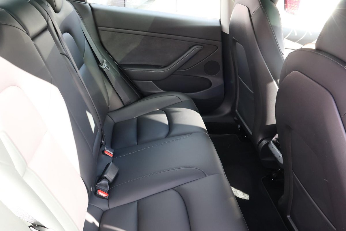 2022 Tesla Model 3 Long Range AWD image 21