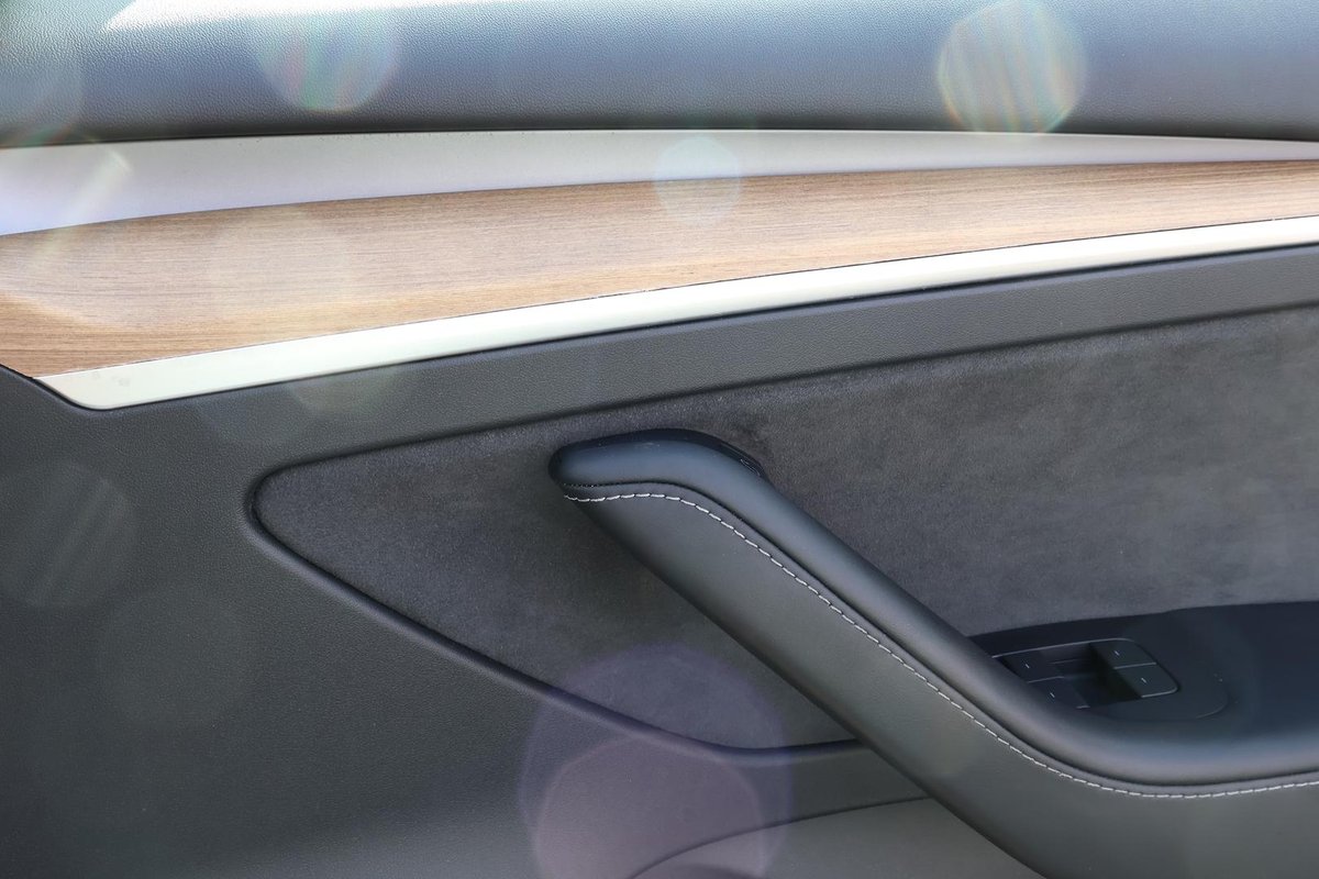 2022 Tesla Model 3 Long Range AWD image 18