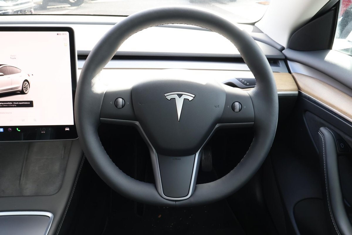 2022 Tesla Model 3 Long Range AWD image 10