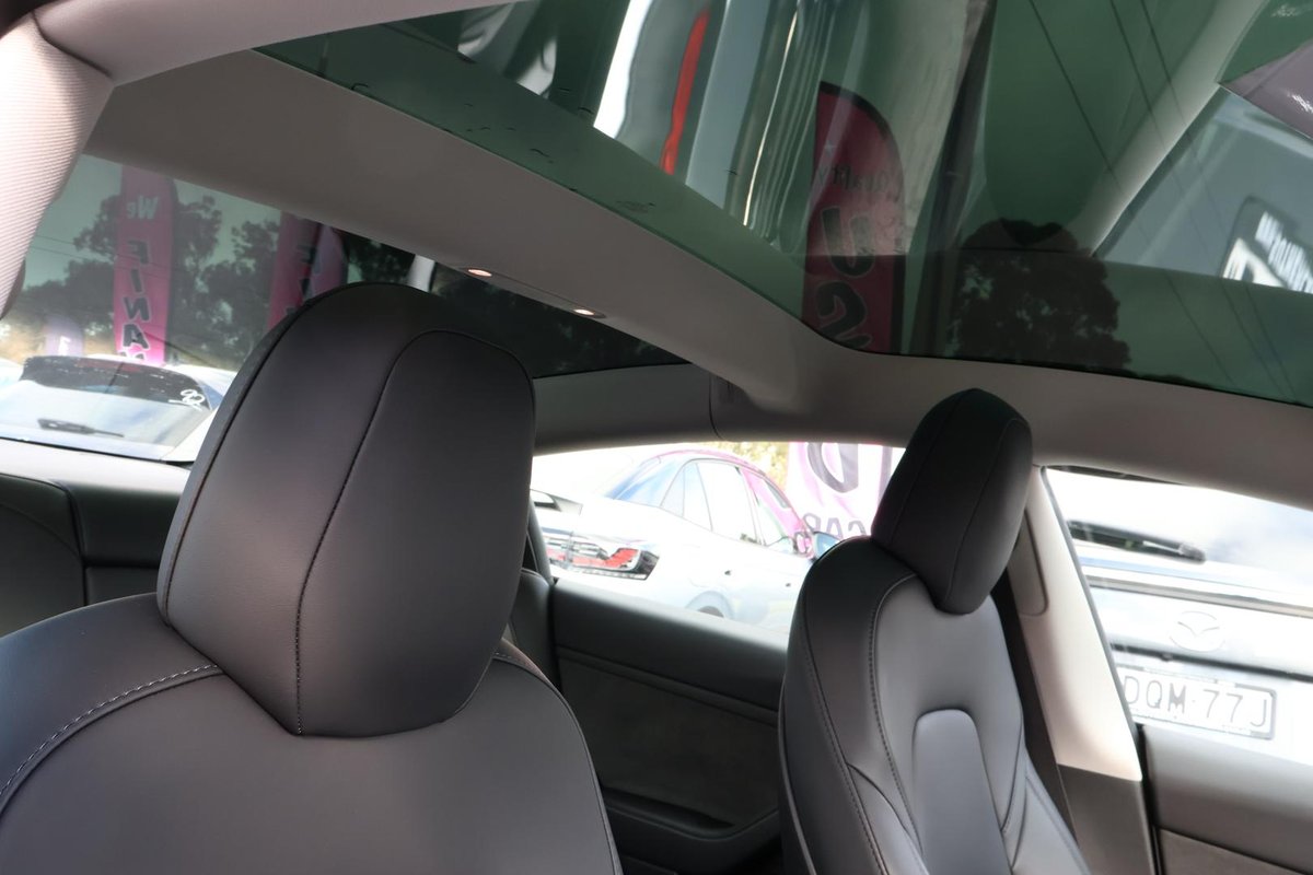 2022 Tesla Model 3 Long Range AWD image 8