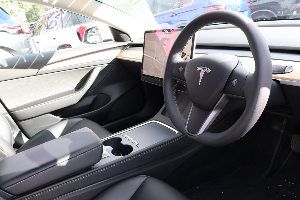 2022 Tesla Model 3 Long Range AWD image 7
