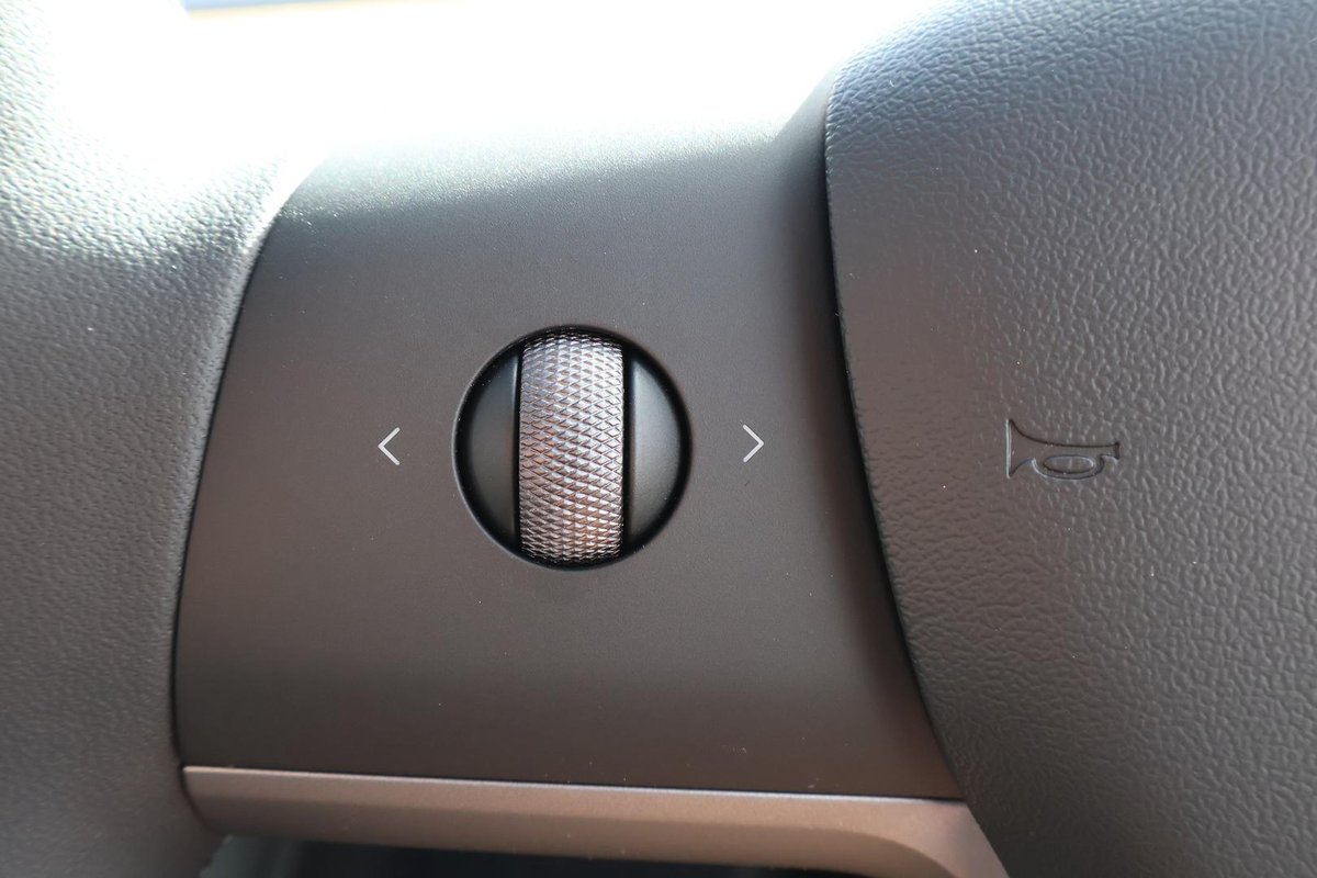 2022 Tesla Model 3 Long Range AWD image 11