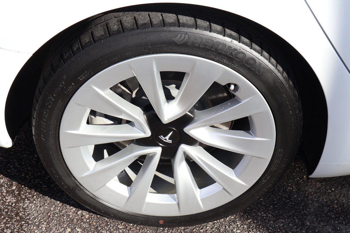 2022 Tesla Model 3 Long Range AWD image 28