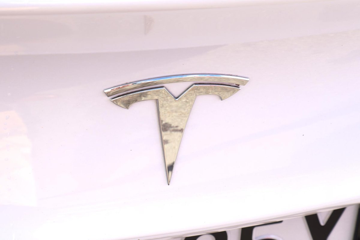 2022 Tesla Model 3 Long Range AWD image 31