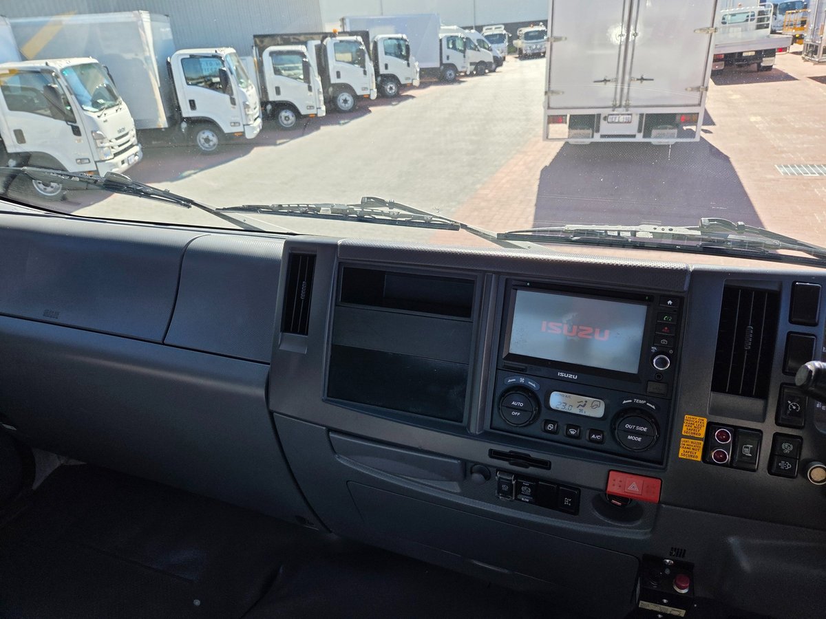 2014 Isuzu Trucks Fvl1400 12 Ton 6x2 Tray And Crane image 14