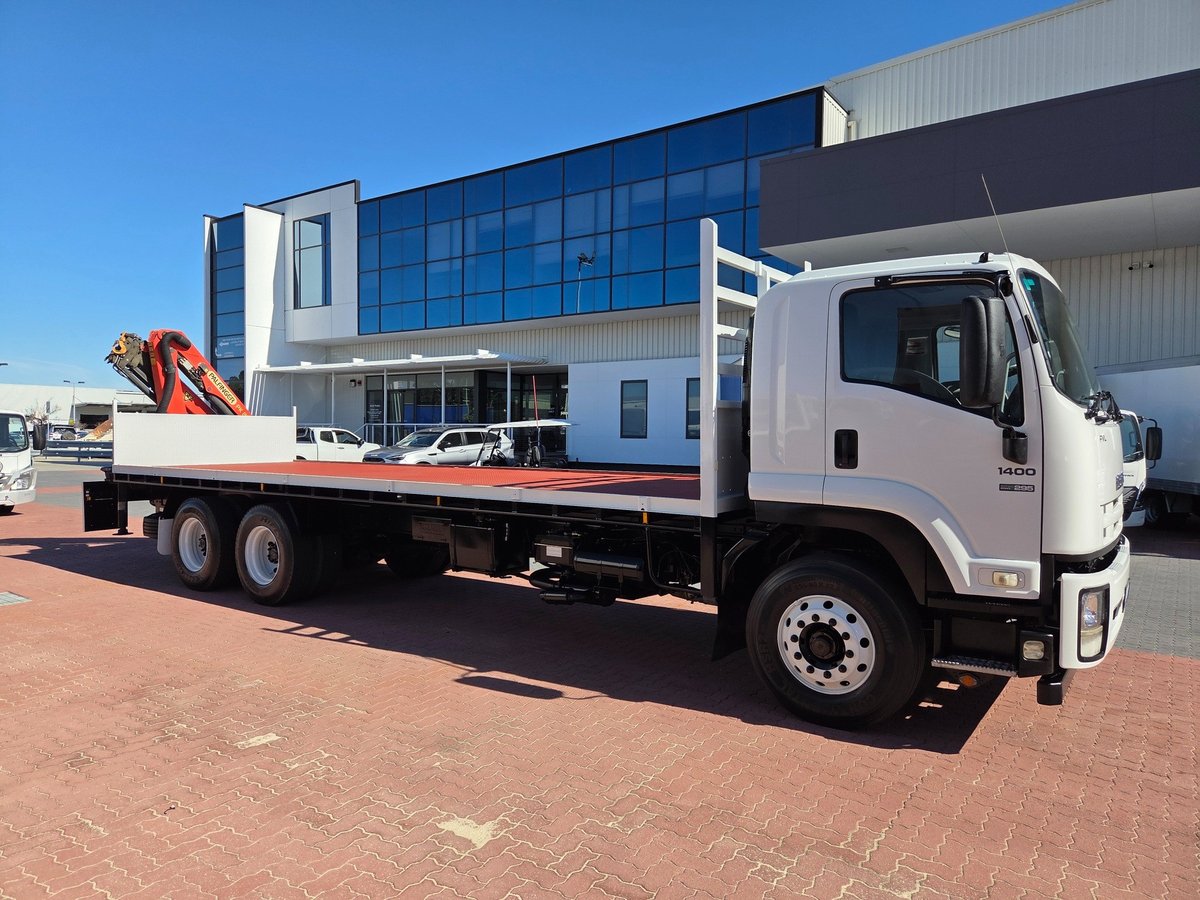 2014 Isuzu Trucks Fvl1400 12 Ton 6x2 Tray And Crane image 21