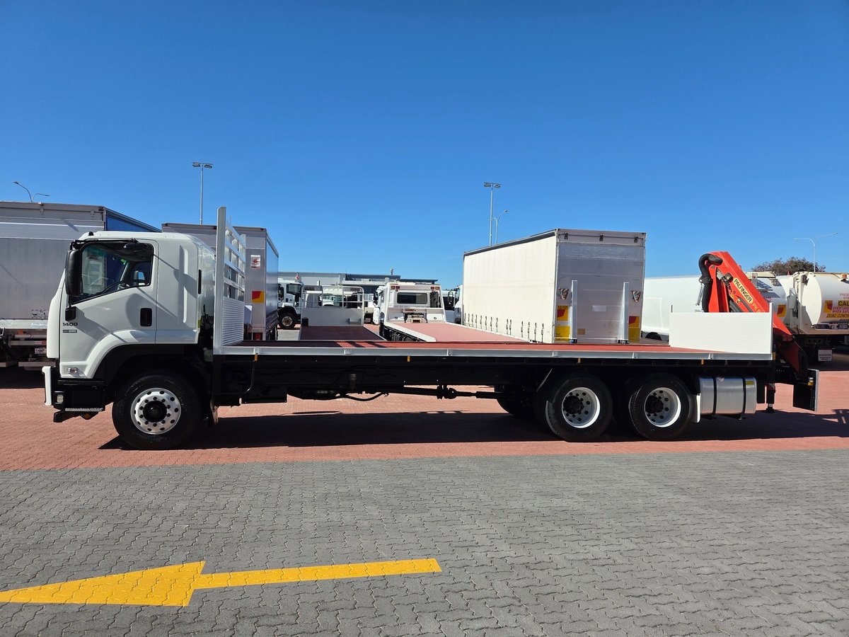 2014 Isuzu Trucks Fvl1400 12 Ton 6x2 Tray And Crane image 6