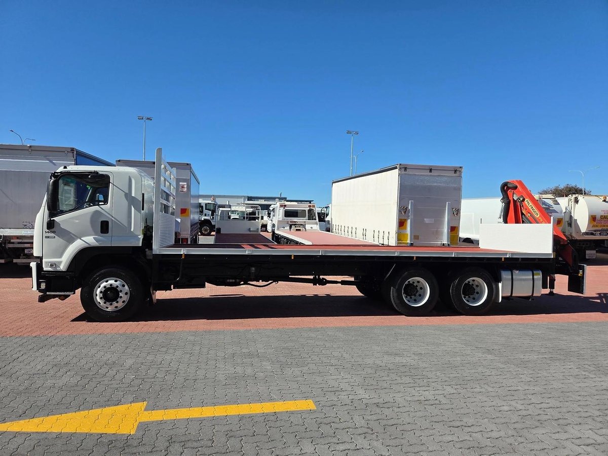 2014 Isuzu Fvl1400 12 Ton 6X2 Tray And Crane image 6