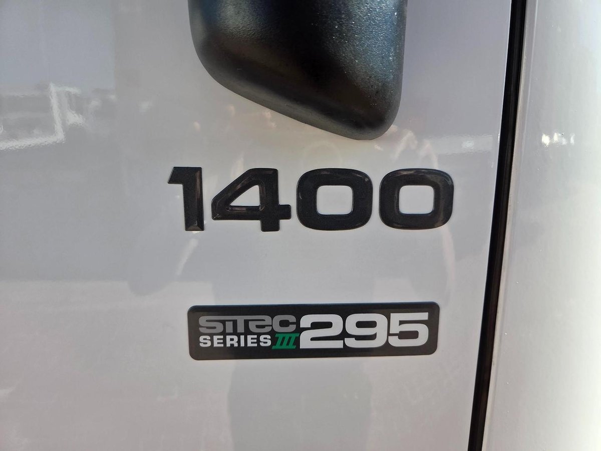 2014 Isuzu Fvl1400 12 Ton 6X2 Tray And Crane image 4