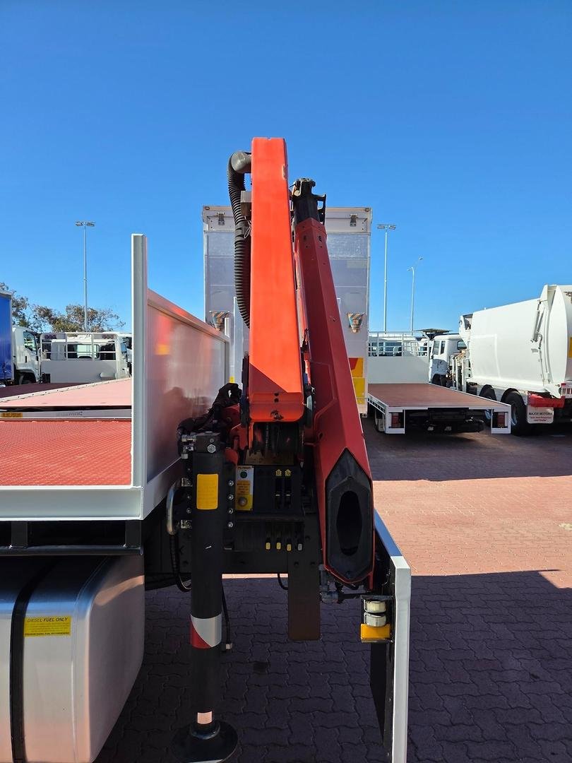 2014 Isuzu Fvl1400 12 Ton 6X2 Tray And Crane image 11