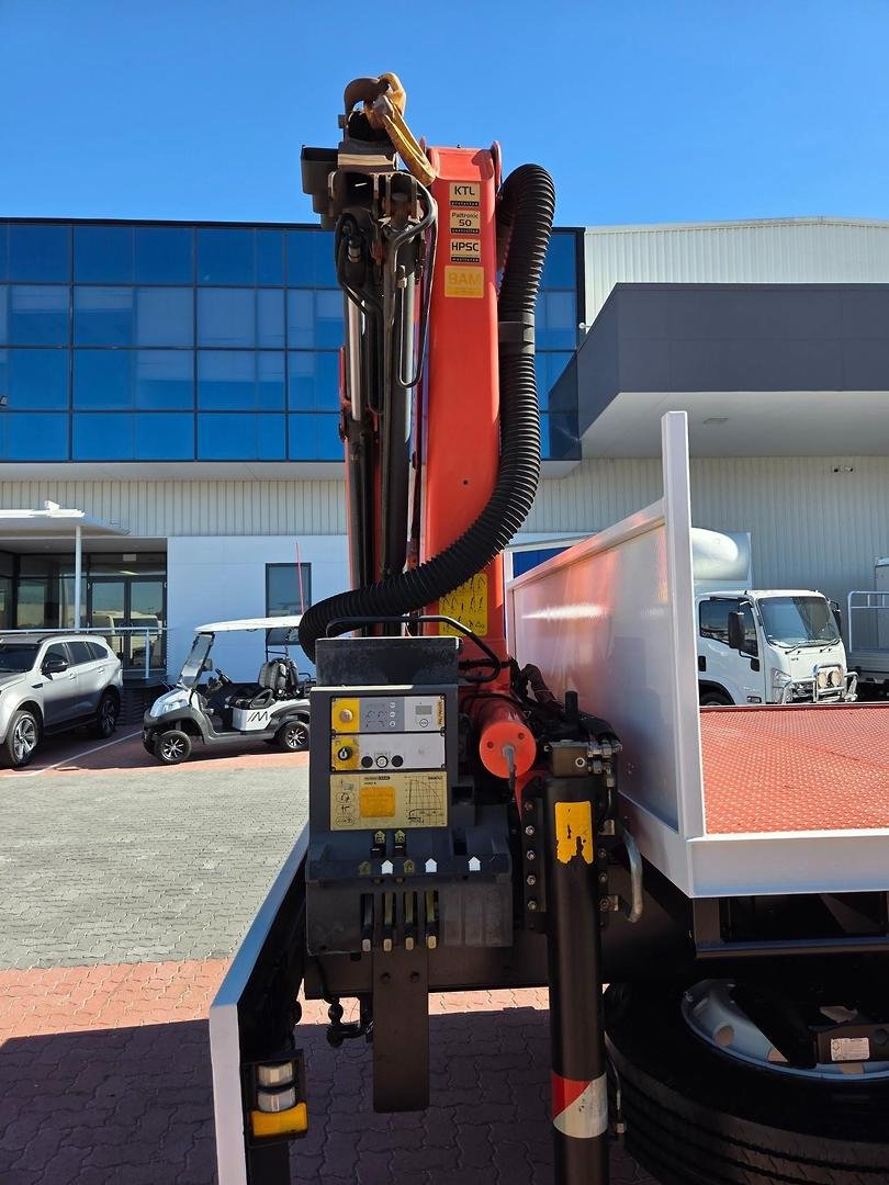 2014 Isuzu Fvl1400 12 Ton 6X2 Tray And Crane image 8