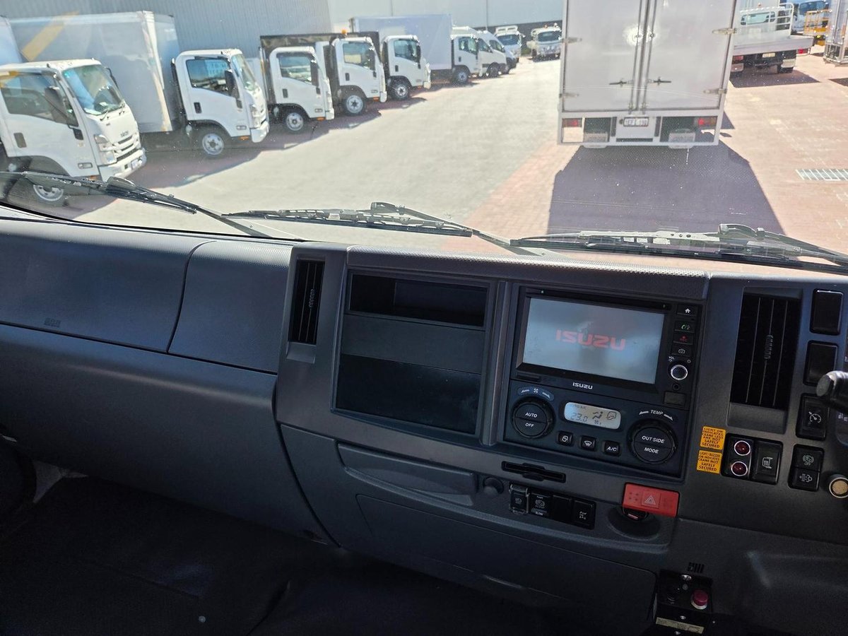 2014 Isuzu Fvl1400 12 Ton 6X2 Tray And Crane image 14