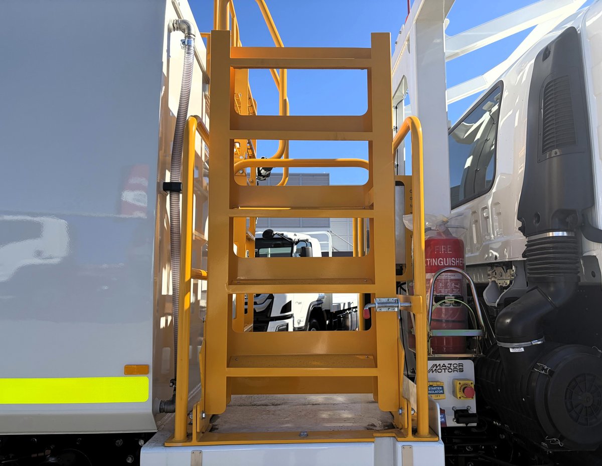 2026 Isuzu Trucks Fvz 260-300 At R46 Watercart image 18