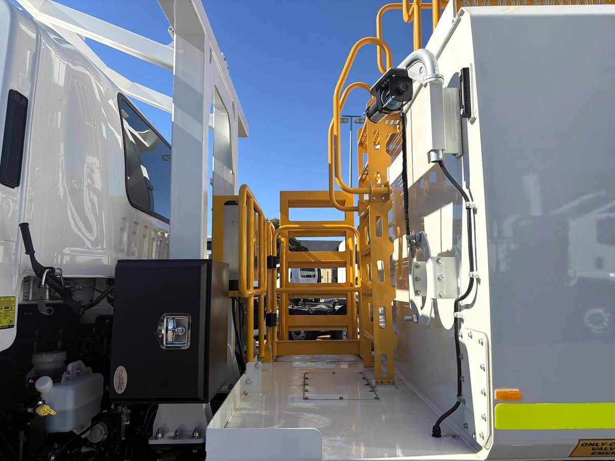 2026 Isuzu Fvz 260-300 At R46 Watercart image 16