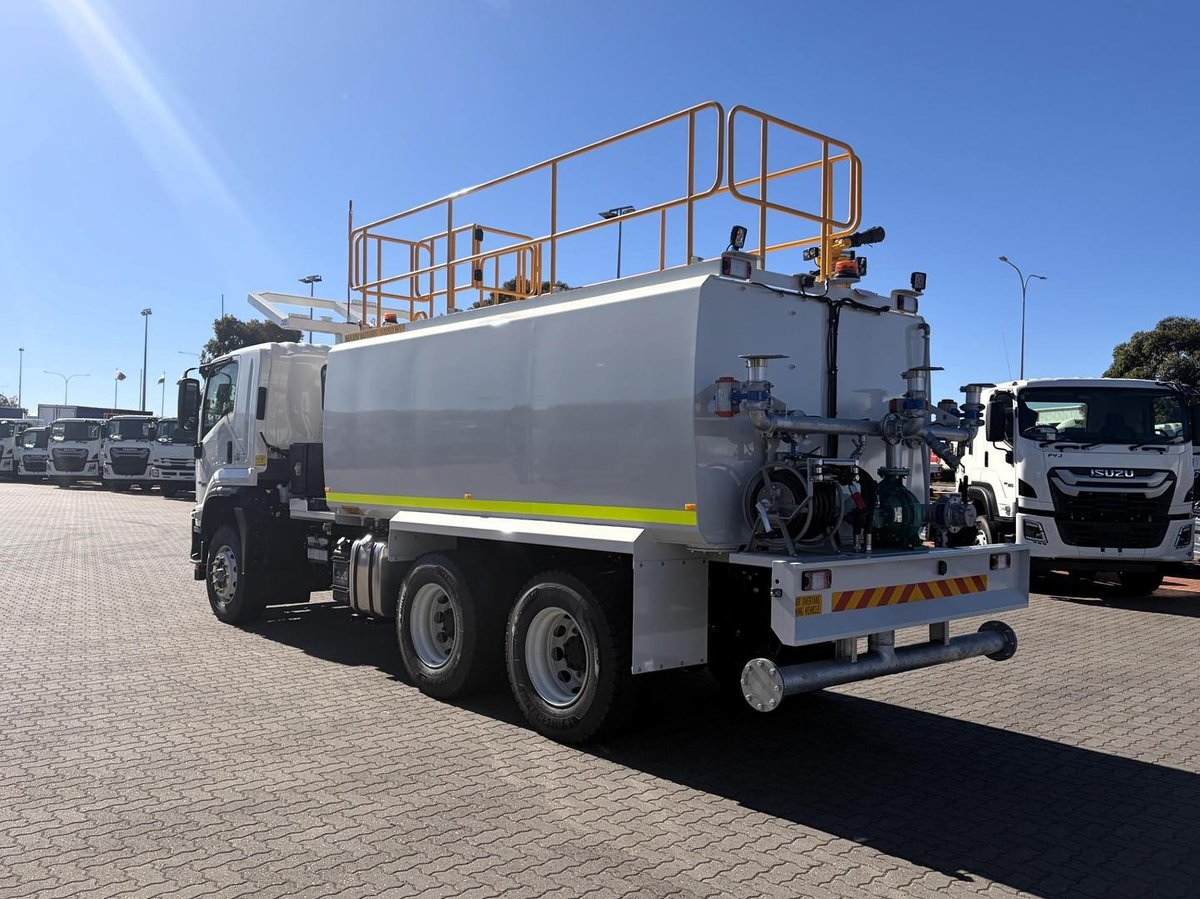 2026 Isuzu Fvz 260-300 At R46 Watercart image 2