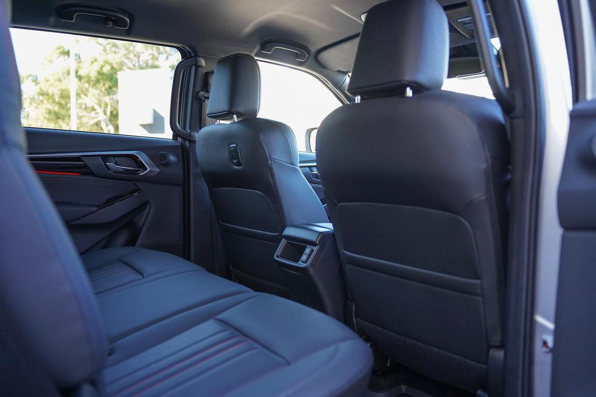2025 Isuzu MU-X X-TERRAIN MY25.5 4X4 Dual Range image 19