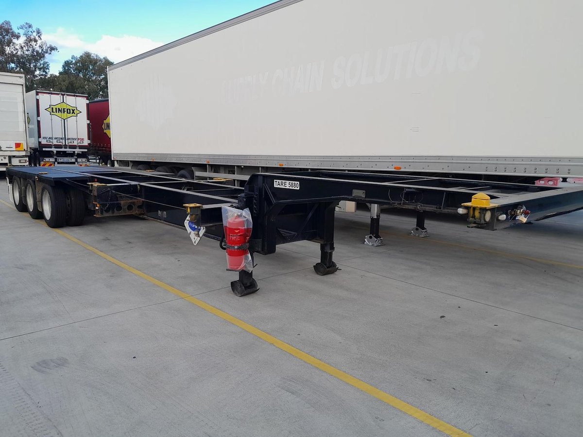 2013 Krueger Drop Deck Skel image 11