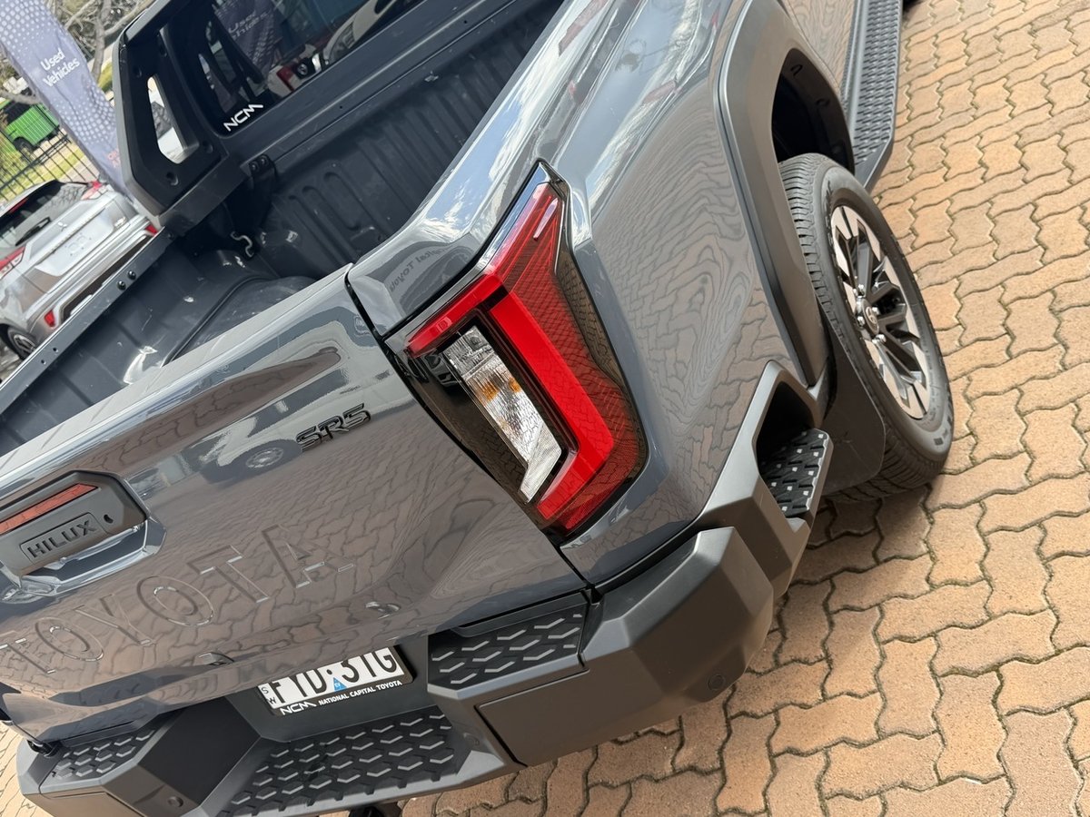2025 Toyota Hilux 4x4 GUN126R RC image 9
