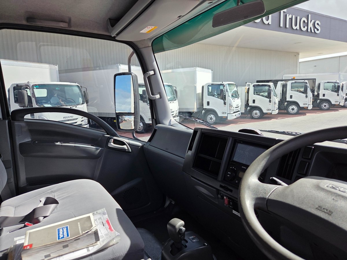 2016 Isuzu Trucks Npr 75-190  A.m.t Tipper And Crane image 4