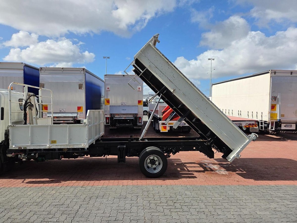 2016 Isuzu Npr 75-190  A.M.T Tipper And Crane image 21