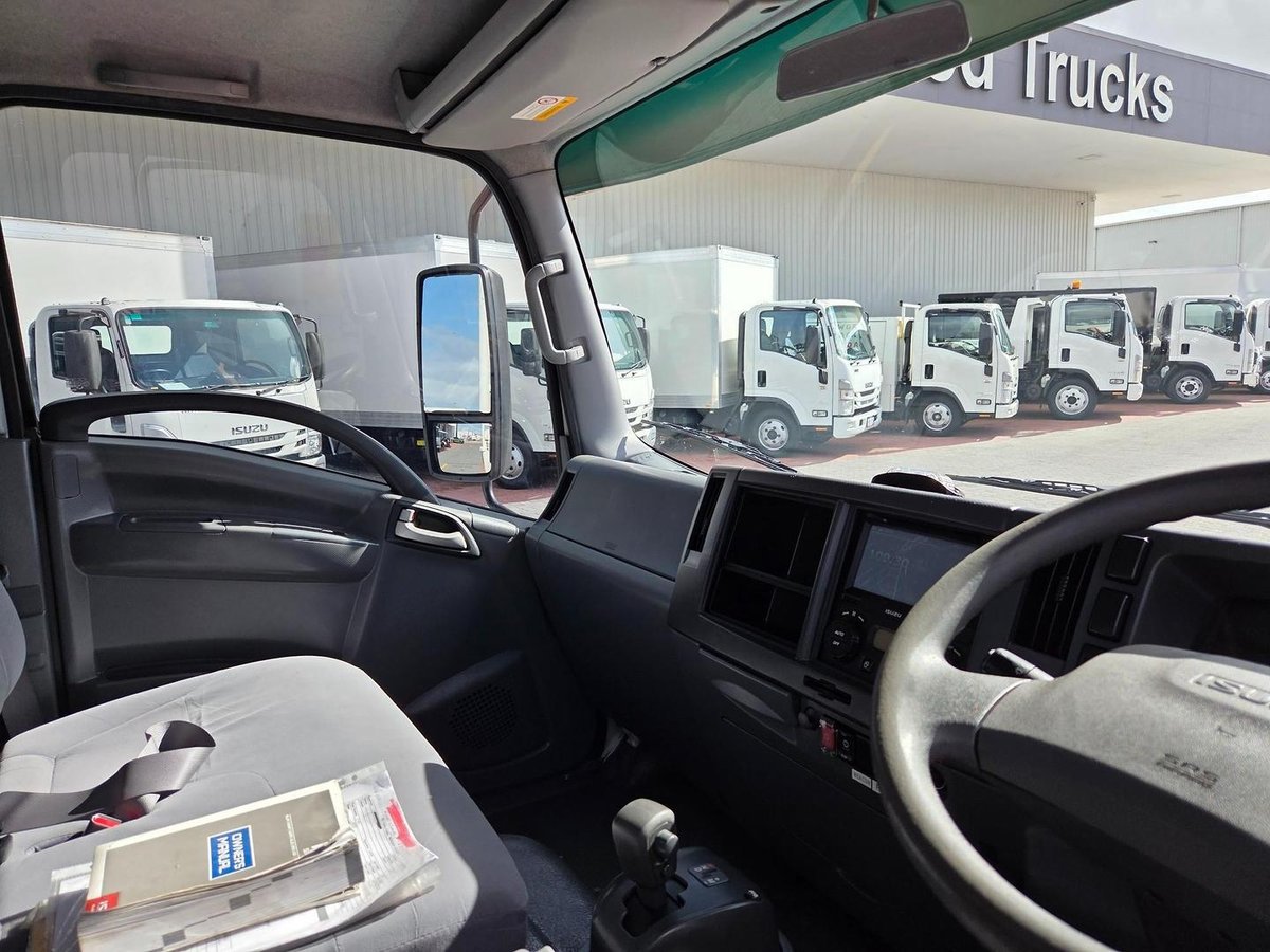 2016 Isuzu Npr 75-190  A.M.T Tipper And Crane image 4