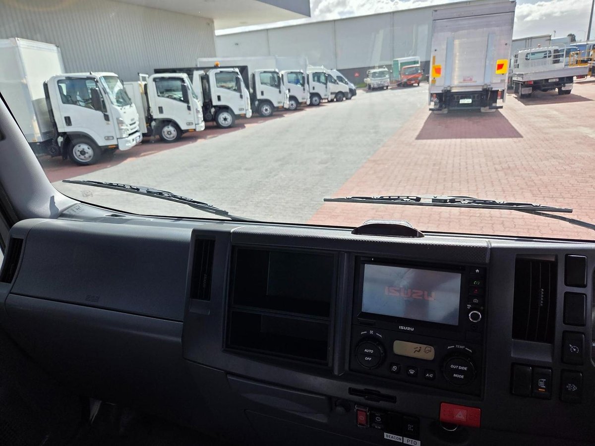 2016 Isuzu Npr 75-190  A.M.T Tipper And Crane image 9