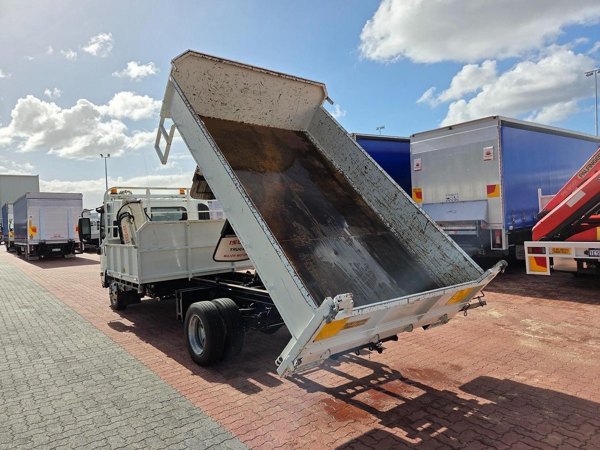 2016 Isuzu Npr 75-190  A.M.T Tipper And Crane image 26