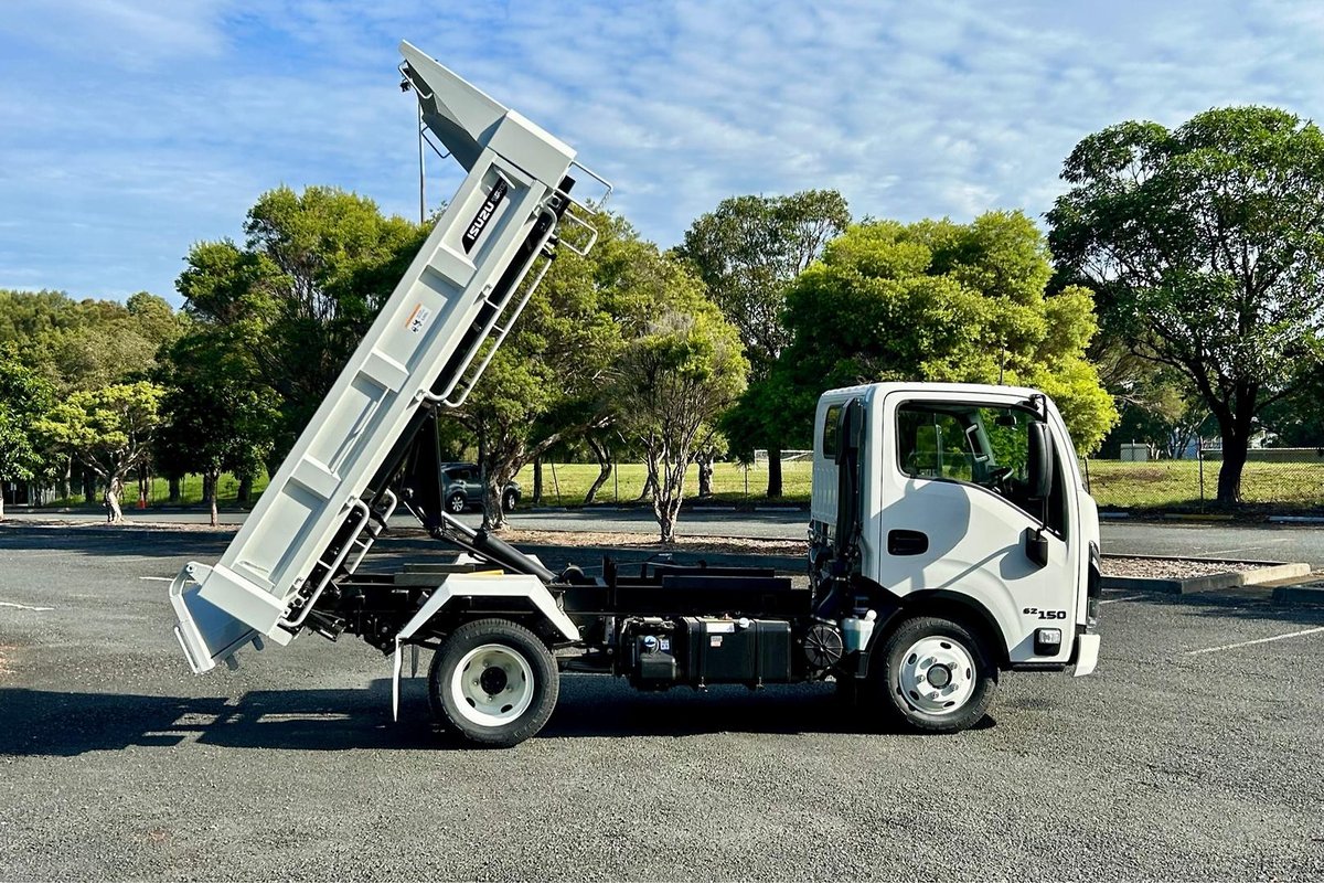 2026 Isuzu N Series NKR 62/45-150 DT D25 Tipper image 12