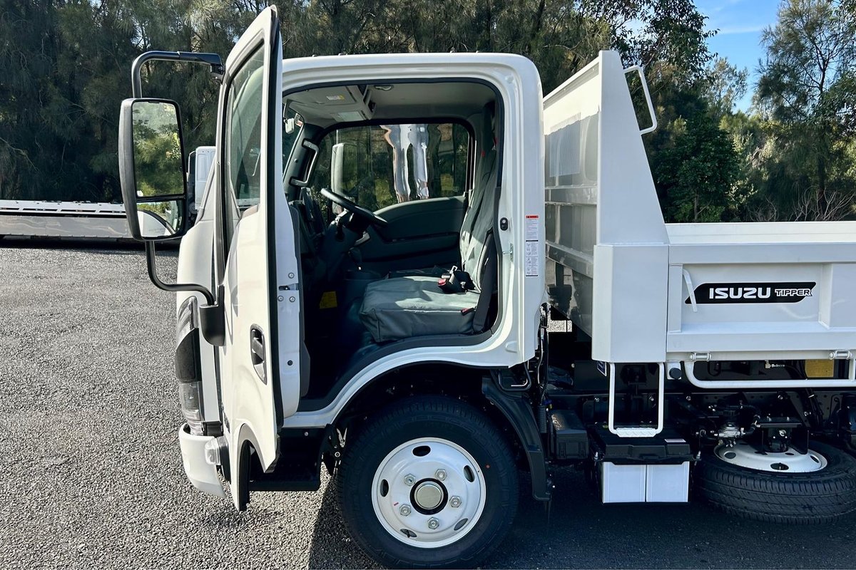 2026 Isuzu N Series NKR 62/45-150 DT D25 Tipper image 24