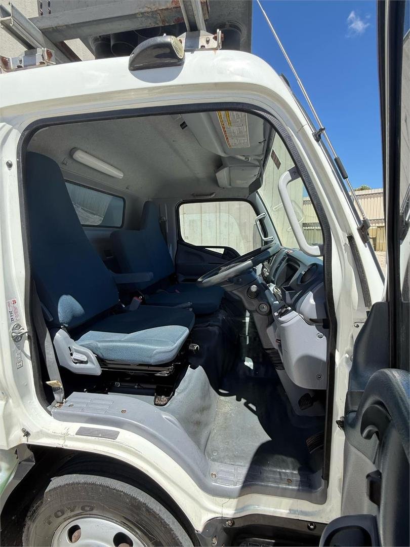 2001 Mitsubishi Canter FG637C6 image 8