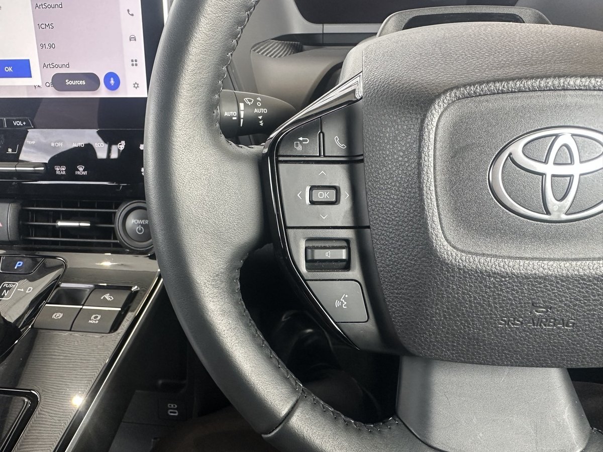 2024 Toyota BZ4X Standard AWD 71.4 kWh Li-ion batt Automatic Wagon image 12