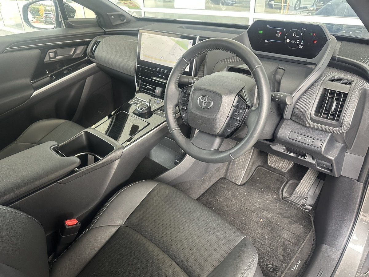 2024 Toyota BZ4X Standard AWD 71.4 kWh Li-ion batt Automatic Wagon image 20