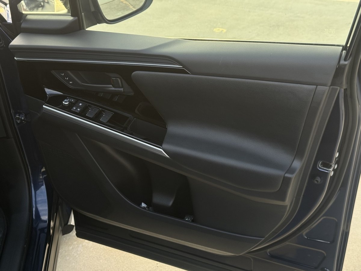 2024 Toyota BZ4X AWD YEAM15R image 15