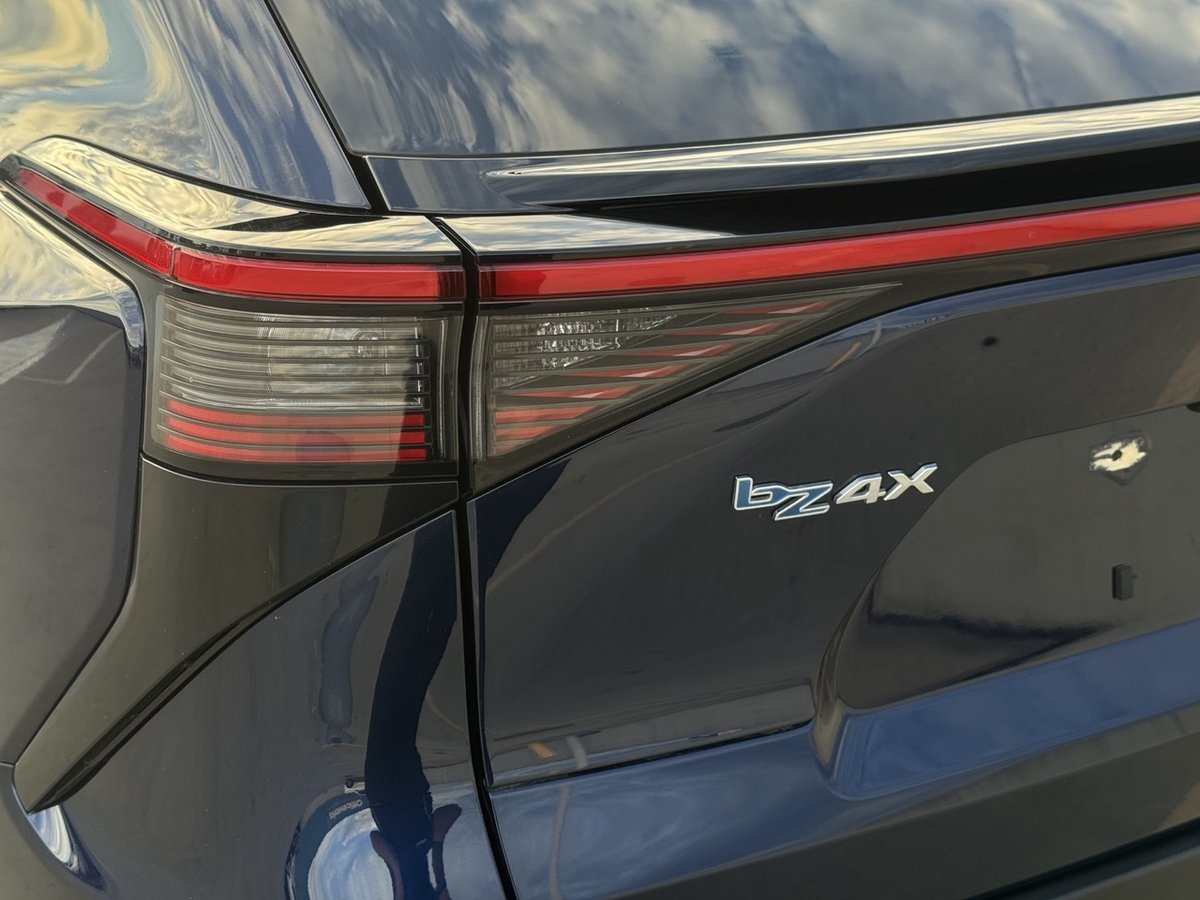 2024 Toyota BZ4X AWD YEAM15R image 8
