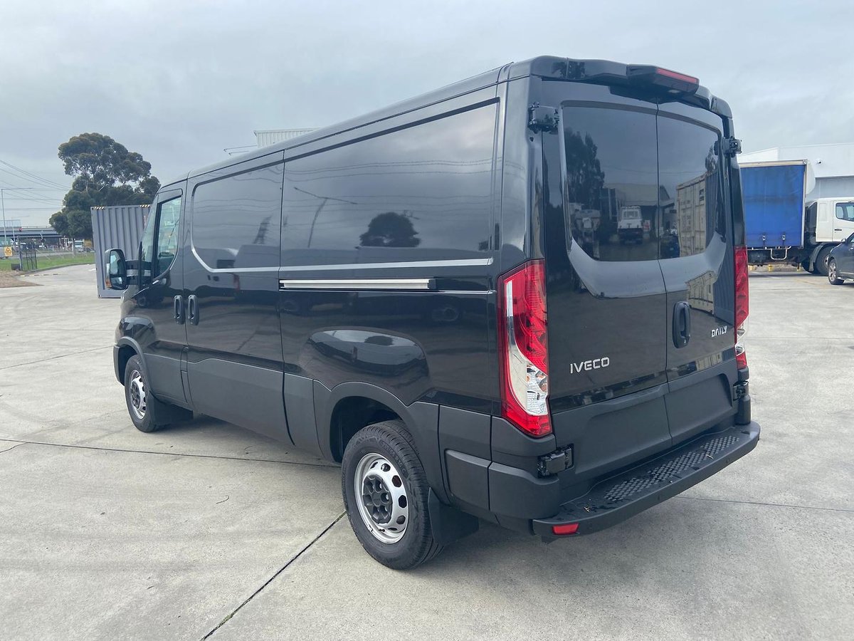 2025 Iveco Daily 35S14V image 9