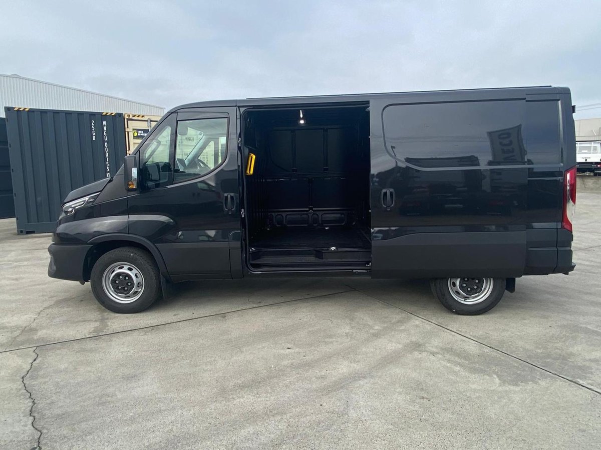 2025 Iveco Daily 35S14V image 30