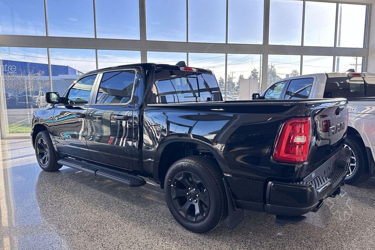 2026 RAM 1500 Express Black Edition Hurricane SO DT MY26 4X4 Dual Range image 11