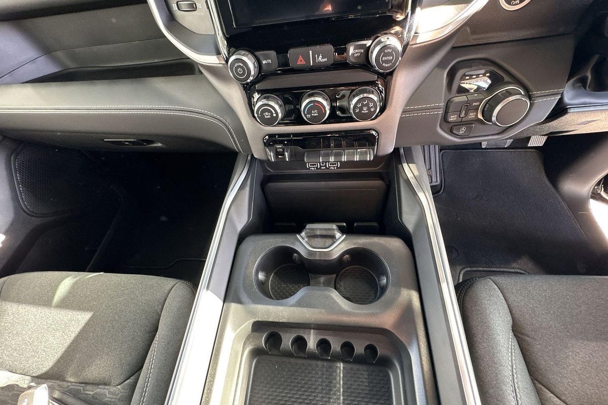 2026 RAM 1500 Express Black Edition Hurricane SO DT MY26 4X4 Dual Range image 27