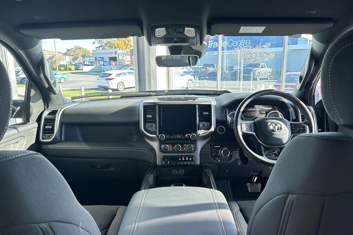 2026 RAM 1500 Express Black Edition Hurricane SO DT MY26 4X4 Dual Range image 18