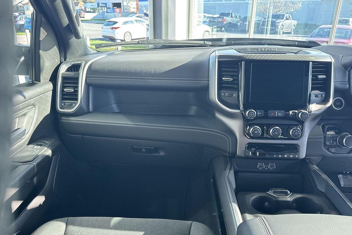 2026 RAM 1500 Express Black Edition Hurricane SO DT MY26 4X4 Dual Range image 20