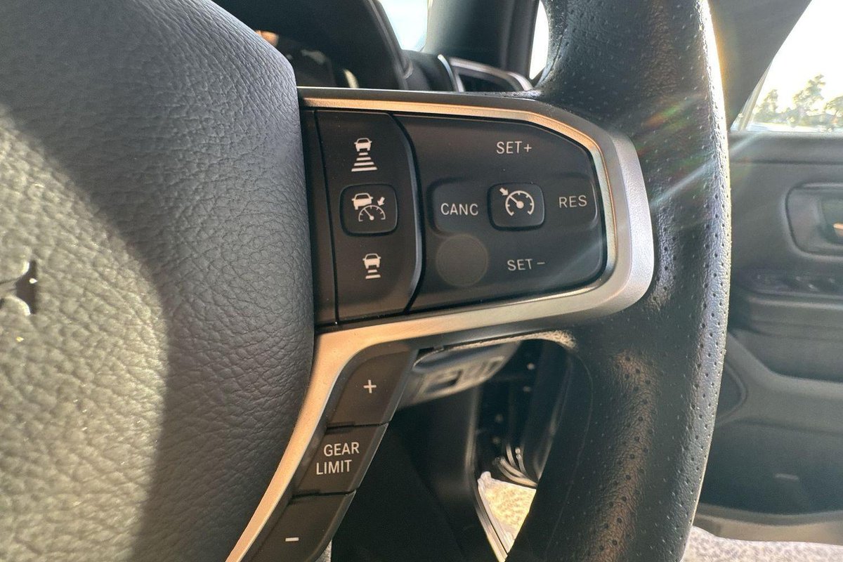 2026 RAM 1500 Express Black Edition Hurricane SO DT MY26 4X4 Dual Range image 25