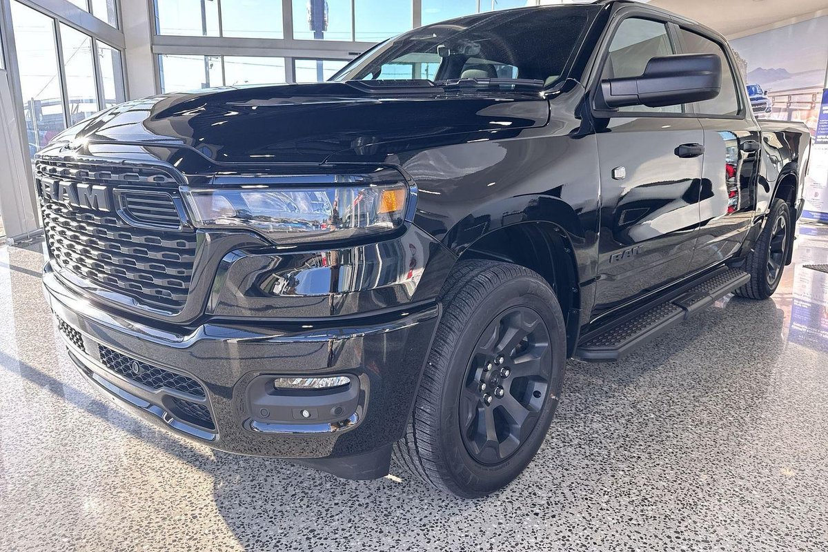 2026 RAM 1500 Express Black Edition Hurricane SO DT MY26 4X4 Dual Range image 10
