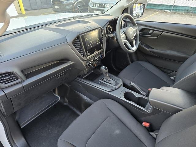 2026 Isuzu D-MAX SX High Ride MY25.5 4x2 image 13