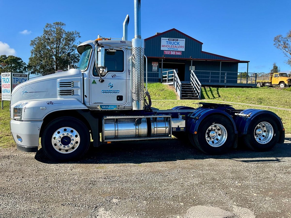 2022 Mack Anthem image 24
