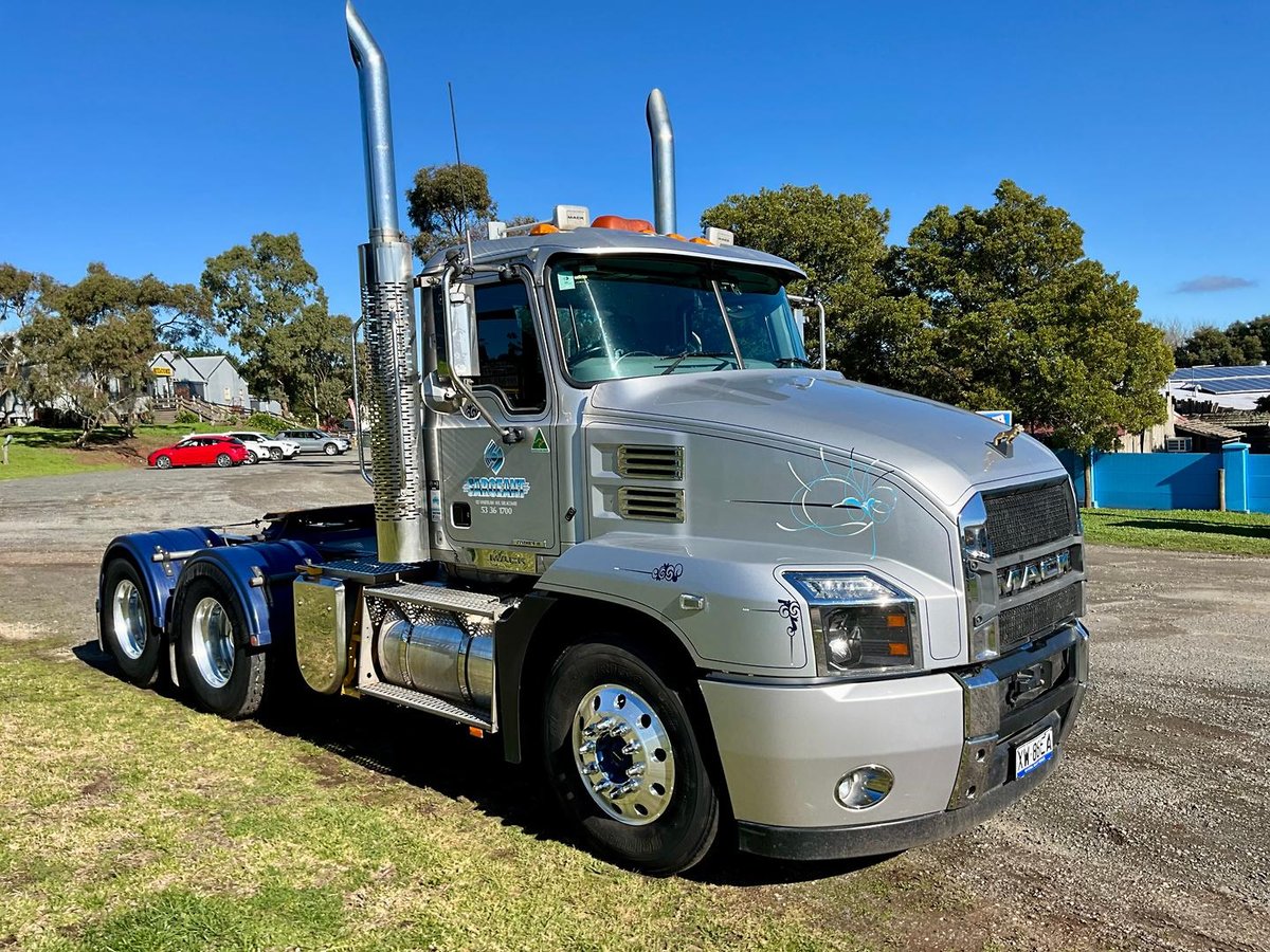 2022 Mack Anthem image 27