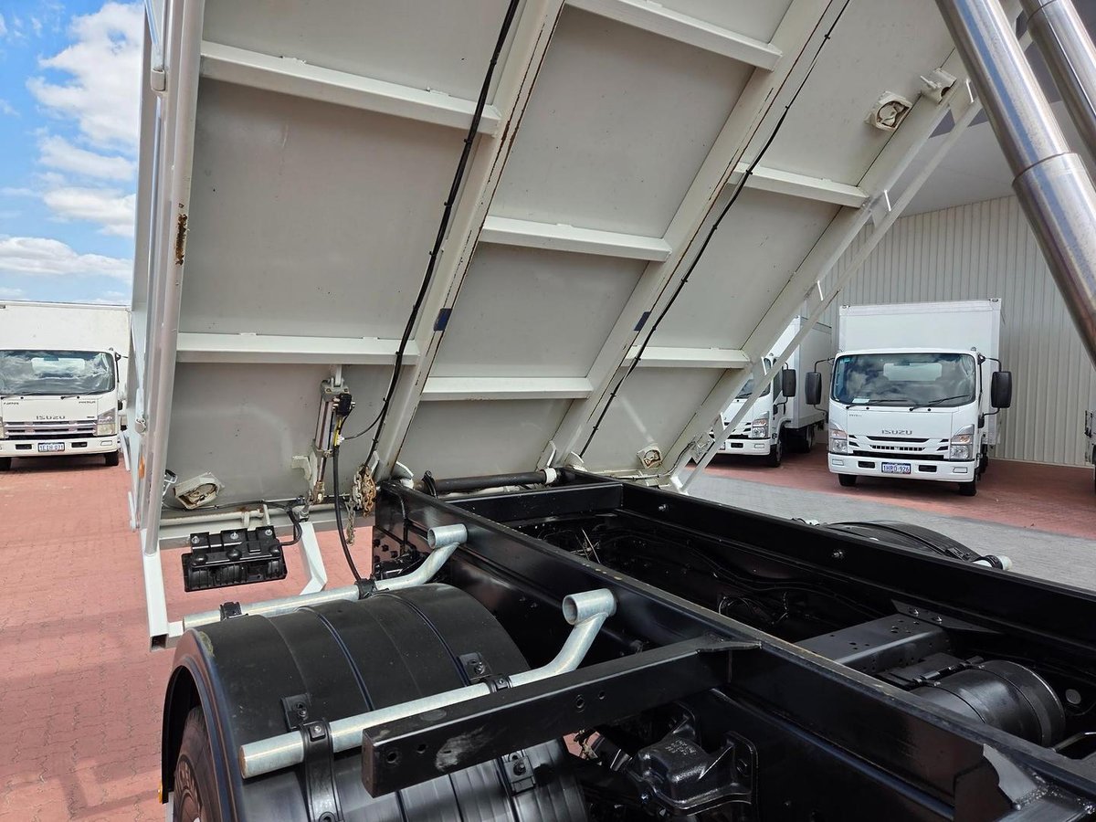 2022 Isuzu Fts 139-260 Auto 7 Ton Tipper image 17