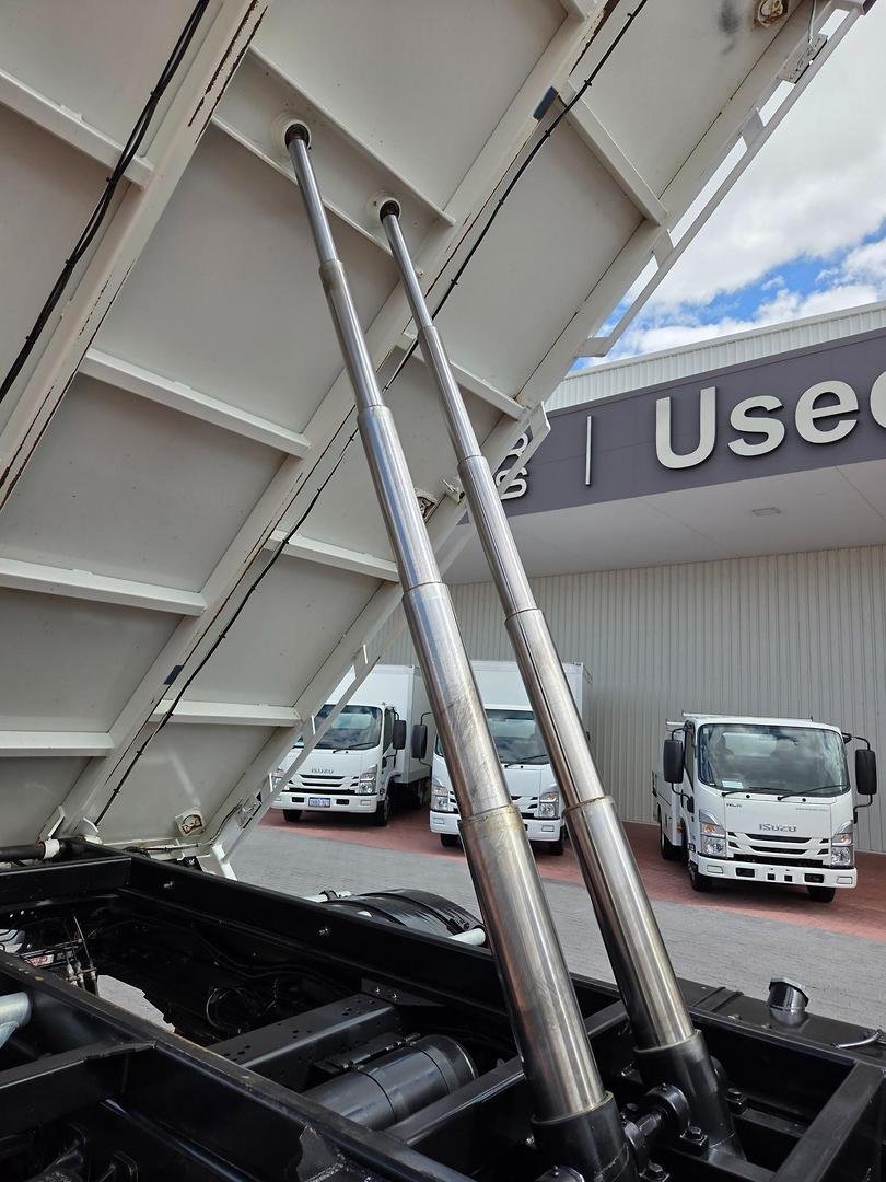 2022 Isuzu Fts 139-260 Auto 7 Ton Tipper image 32